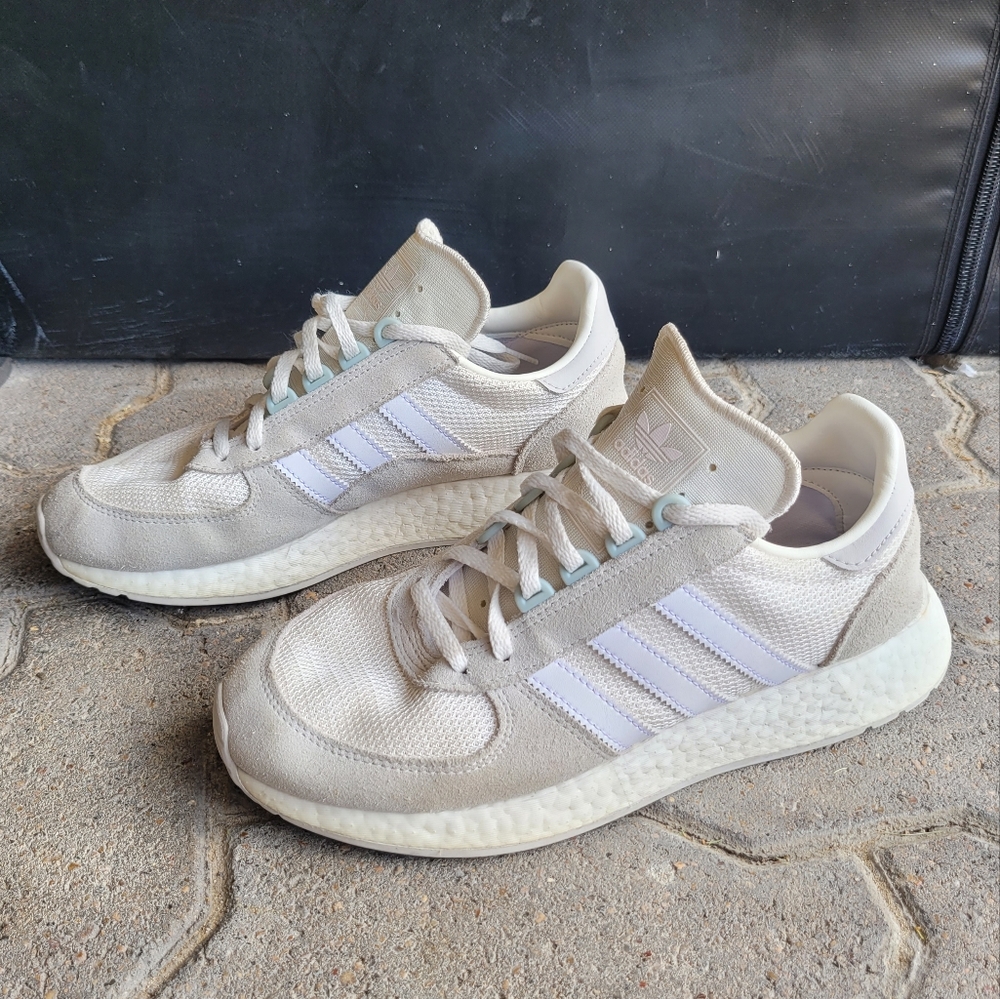 Adidas Women's Boost casual / running shoes, size 8.